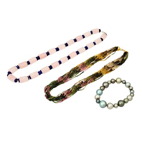 Null 珠宝套装3件：手镯，2条项链，大溪地养殖珍珠，玫瑰石英和青金石，碧玺。
