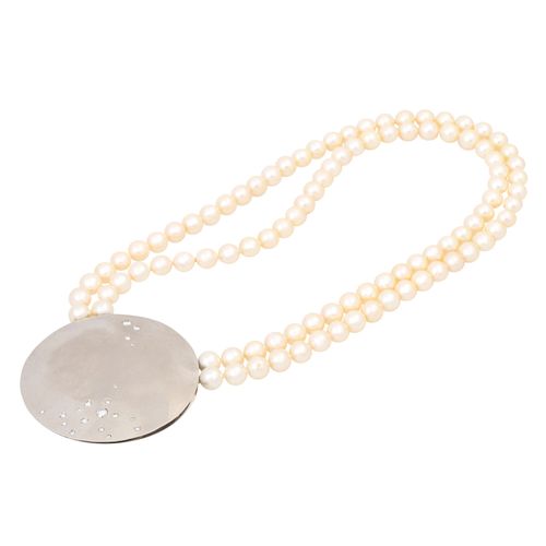 Null LOTHAR KUHN pearl necklace with diamond studded center piece, Akoya culture&hellip;