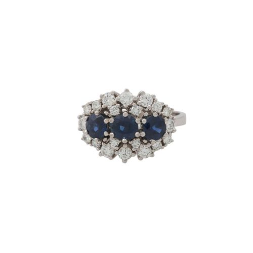 Null 戒指上的蓝宝石和钻石共约0.91克拉，颜色和净度良好，蓝宝石共约1.89克拉，14K，6.6克，RW：54，1980年代，略有磨损痕迹。