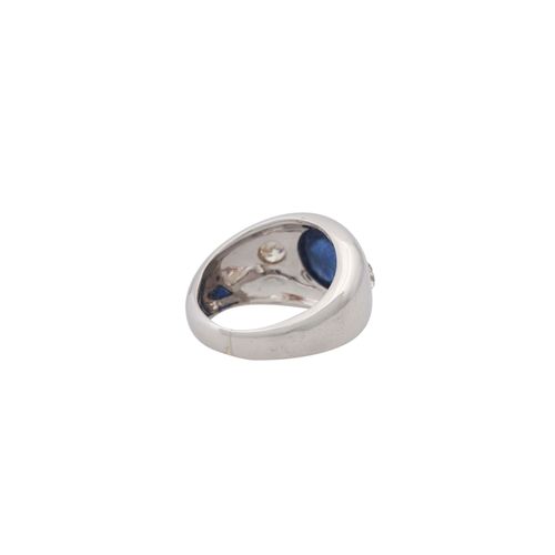 Null Ring with sapphire cabochon ca. 4 ct and 2 old-european-cut diamonds totall&hellip;