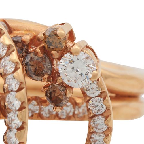 Null 戒指上的珍珠和钻石共约1克拉，颜色和净度非常好，部分为花色，深棕色养殖珍珠约11毫米，光泽良好，RG18，11.5克，RW：54，21世纪，略有磨损痕&hellip;