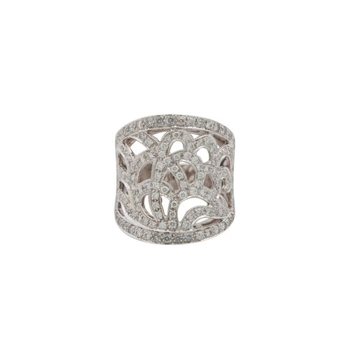 Null 镶有大量钻石的戒指，总重约2.5克拉，颜色和净度中等偏上，18K，14.3克，RW：约55，21世纪，略有磨损痕迹，制造商标记 "HDK"。(45)