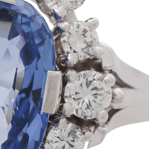 Null Anello con zaffiro azzurro e diamanti taglio brillante per un totale di cir&hellip;