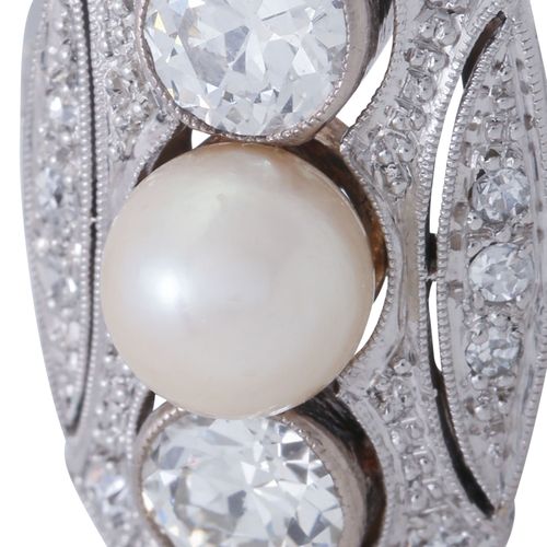 Null Art Déco ring with creme coloured cultured pearl, 2 old-european-cut diamon&hellip;