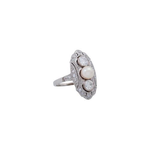 Null Art Déco ring with creme coloured cultured pearl, 2 old-european-cut diamon&hellip;