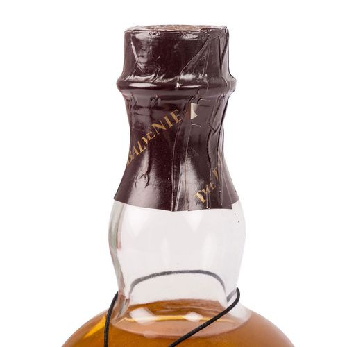 Null 巴尔文尼单一麦芽苏格兰威士忌，15年 "单一桶 "产区：斯佩塞德，班夫郡酒厂，50.4%体积，700毫升，填充物在肩部。标签被弄脏。欧盟以外的运输限制&hellip;