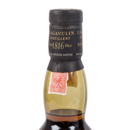 Null 拉加武林单一麦芽苏格兰威士忌，1987年产区：艾莱岛，拉加武林酒厂，43%容量，700毫升，Lgv.4/491，瓶颈处平整，原包装（损坏）。欧盟以外的&hellip;