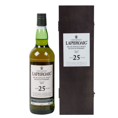 Null LAPHROAIG单一麦芽苏格兰威士忌，25年地区：艾莱岛，Laphroaig酒厂，40%容量，700毫升，瓶颈处有水平，原包装。欧盟以外的运输限制!