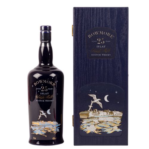 Null BOWMORE单一麦芽苏格兰威士忌'MOONLIGHT'，25年地区：艾莱岛，莫里森的Bowmore酒厂，43%体积，750毫升，蓝色陶瓷瓶，原包装。&hellip;