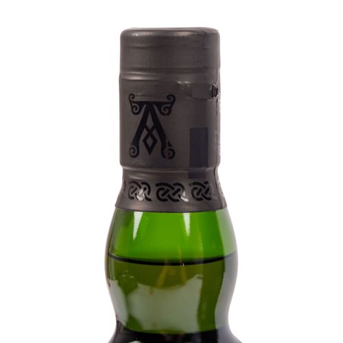 Null 阿德贝格单一麦芽苏格兰威士忌'DARK COVE'地区：艾莱岛，阿德贝格酒厂有限公司，46.5%容量，700毫升，瓶颈处水平，原包装。欧盟以外的运输限&hellip;