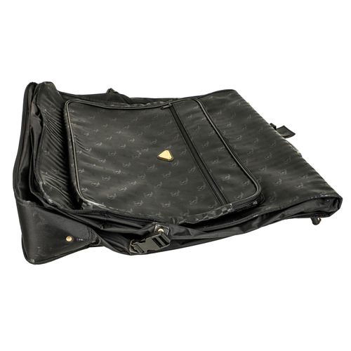 Null MCM VINTAGE garment bag. Model in black embossed logo structure. With coat &hellip;