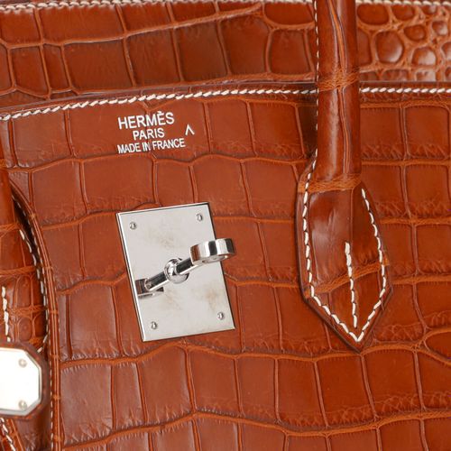 Null HERMÈS手提包 "BIRKIN BAG 35 CROC POROSUS MATT"。哑光紫罗兰色的鳄鱼皮（棕色），镀钯的硬件。经典型号，白色缝线。&hellip;