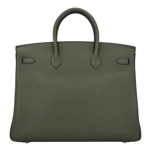 Null 爱马仕的手提包 "BIRKIN BAG 40"。橄榄色的多哥皮革，银色的五金件（部分胶合）。经典型号，有两个小内仓。包包是全套的（盒子，防尘袋，发票，&hellip;