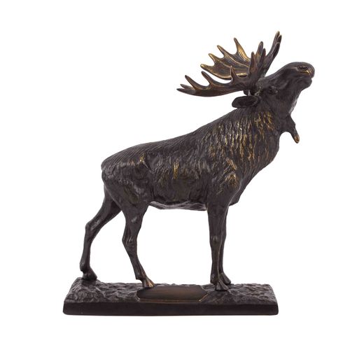 Null 动物雕塑 20世纪，麋鹿，黄铜，青铜色，全雕塑的麋鹿形象，昂首挺胸，放在长方形的基座上，底部的铸件上刻有："......Bracia Korniluk&hellip;