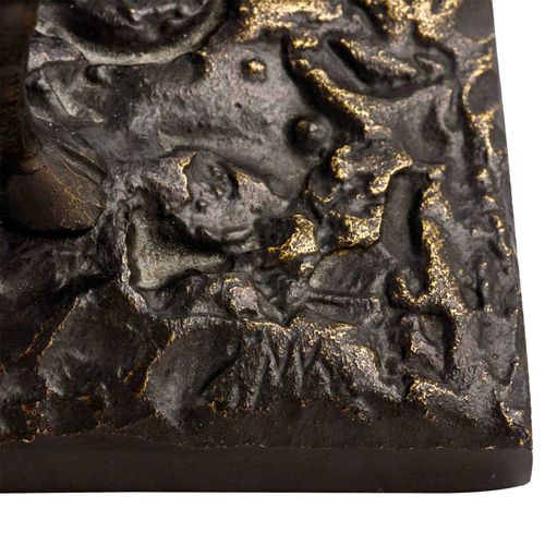 Null 动物雕塑 20世纪，麋鹿，黄铜，青铜色，全雕塑的麋鹿形象，昂首挺胸，放在长方形的基座上，底部的铸件上刻有："......Bracia Korniluk&hellip;