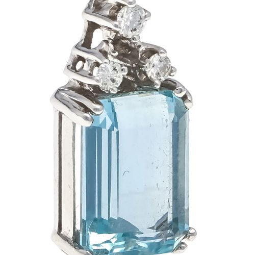 Null Aquamarine diamond pendant WG 585/000 with an emerald-cut faceted aquamarin&hellip;