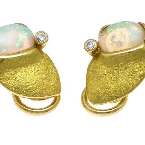 Null Opal earclips GG 750/000 with 2 oval opal cabochons 8 x 6 mm with good play&hellip;
