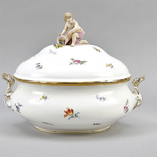 Null Oval lidded tureen, Meissen, c. 1860, 2nd choice, form New cut-out, on the &hellip;