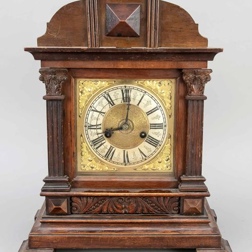 Null Table clock walnut, around 1890 arrow cross, carved front with 1 tiered con&hellip;
