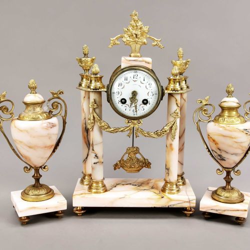 Null French. Marble pendulum, 3-piece, 2nd half 19th c., rosef. Marble, 4 column&hellip;