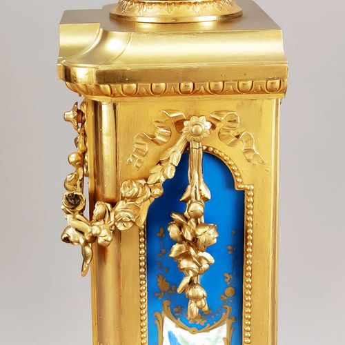 Null Fireplace clock, 2nd half of the 19th century, marked ''PH. Morey'', gilded&hellip;