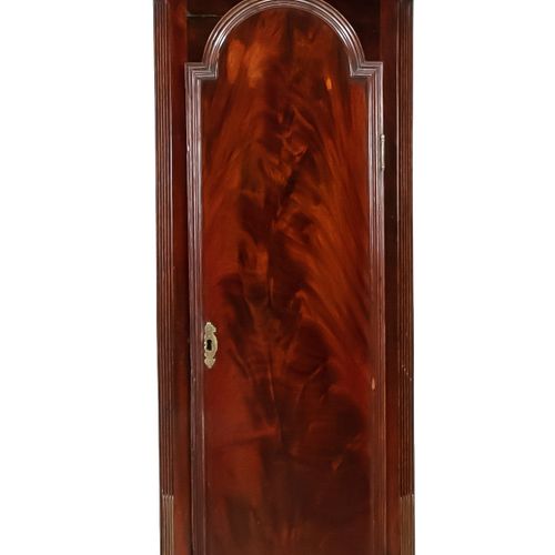 Null Floor standing clock, England 18th c., mahogany, with fluted columns, gilt &hellip;