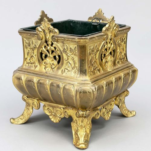 Null Historicist cachepot, late 19th century, bronze with residual gilding, remo&hellip;