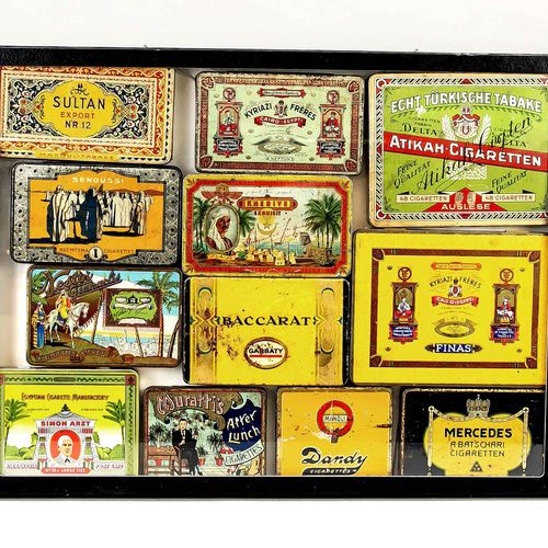 Null 12 old tin cigarette and tobacco boxes with print decorations, up to approx&hellip;
