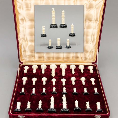 Null Edle Schachfiguren (32 Stück/komplett) in großem Samtetui, Indien, 20. Jahr&hellip;