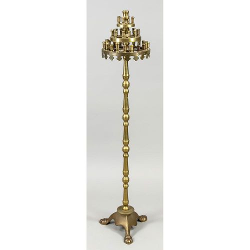 Null Large standing chandelier, 20th century, brass. Balustrated shaft on a thre&hellip;
