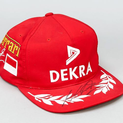 Null Gorra de base roja Ferrari/Dekra, siglo XX, firmada por Michael Schumacher &hellip;