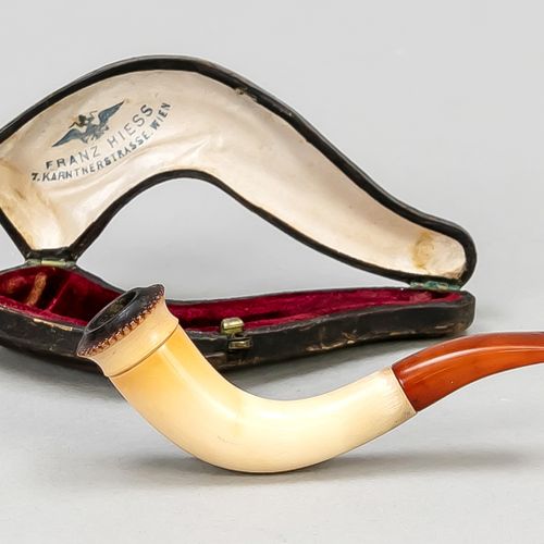 Null Pipe, end of the 19th century, meerschaum and amber. With matching case mar&hellip;