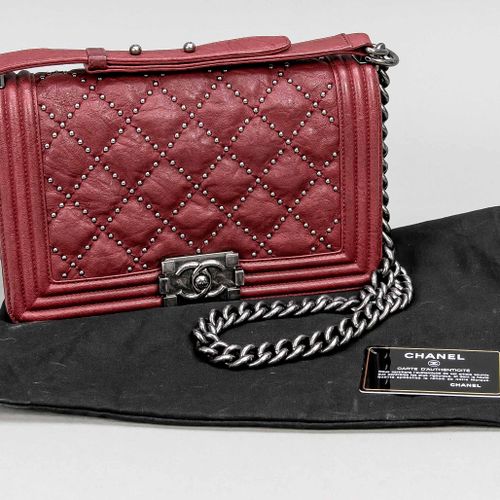 Null Chanel, boy bag, burgundy quilted calfskin in the brand's typical diamond d&hellip;
