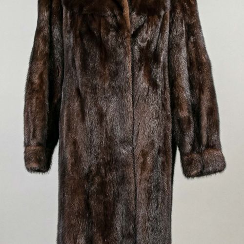 Null Ladies mink coat, no name or size given, lining silk