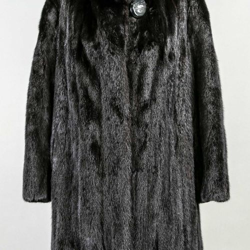 Null Ladies mink coat, on a label in the lining marked ''Umfahrer Pelze Nördling&hellip;