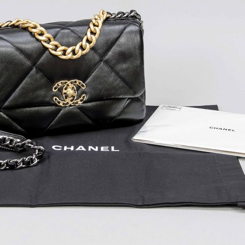 Null Chanel, Black Quilted 19 Flap Bag Medium, pelle d'agnello nera imbottita e &hellip;