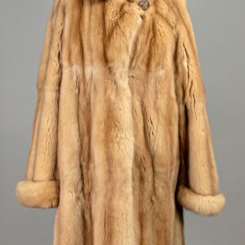 Null 女式短款貂皮大衣，20世纪，未穿戴的皮草商器物，无尺寸标识