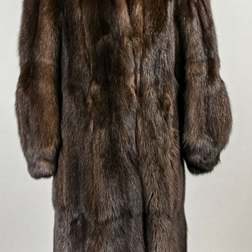 Null 女式貂皮大衣，衬里的标签上标有 "Sobol USSR"，无尺寸标识