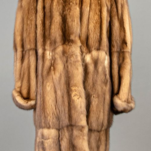 Null 女式貂皮大衣，衬里的标签上标有 "Pelz & Mode Koslowski Mühlheim-Ruhr"，丝绸衬里，无尺寸标识