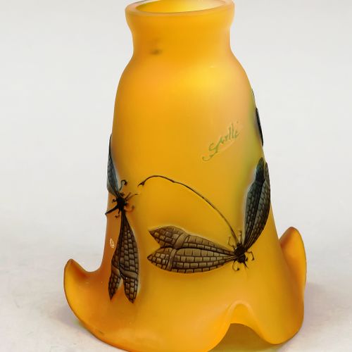 Abat jour, France, 20e s., Gallé, verre brunâtre avec décor de libellules grises&hellip;