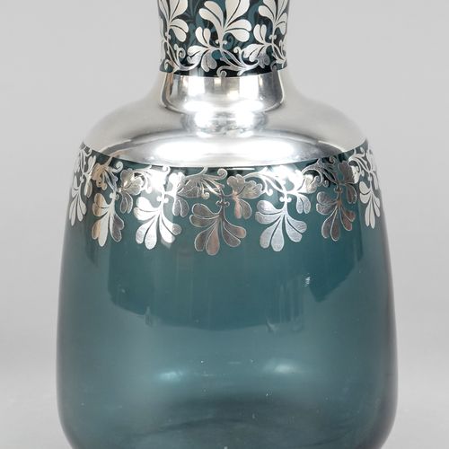 Vase, 20e s., base ronde, corps avec paroi rétrécie, col élancé, verre vert avec&hellip;