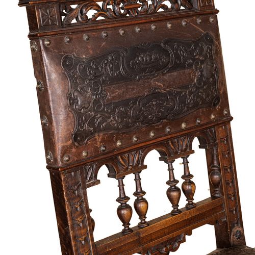 Dining room Renaissance taste, in carved walnut, composed of: 12 chairs, many in&hellip;