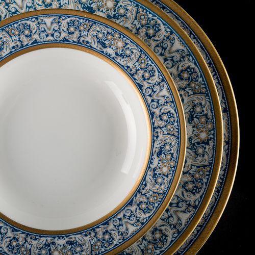 Limoges porcelain table set with light blue and gold edges, 12 soup plates, 14 d&hellip;