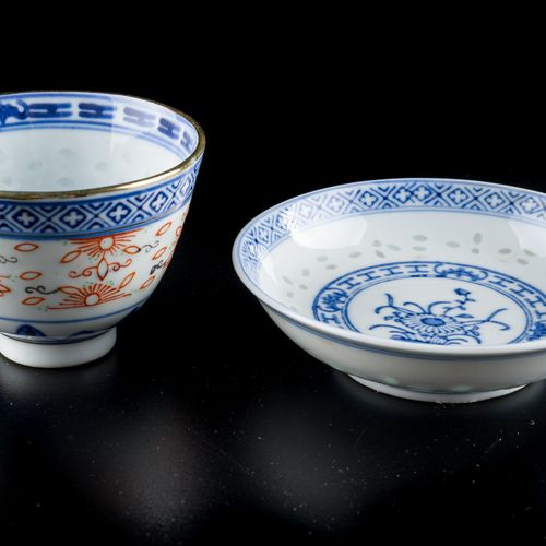 Six cups and six saucers in porcelain, Kangxi-style blue decorations on a white &hellip;