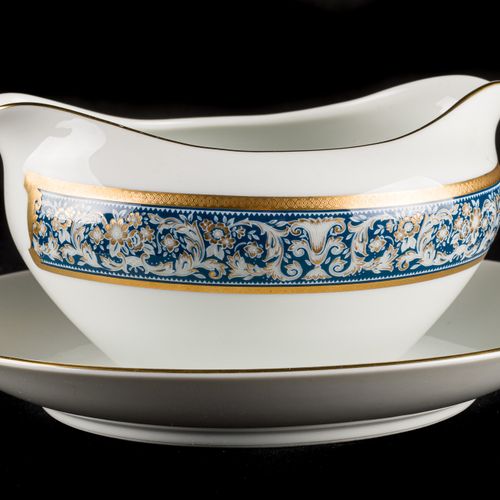 Limoges porcelain table set with light blue and gold edges, 12 soup plates, 14 d&hellip;
