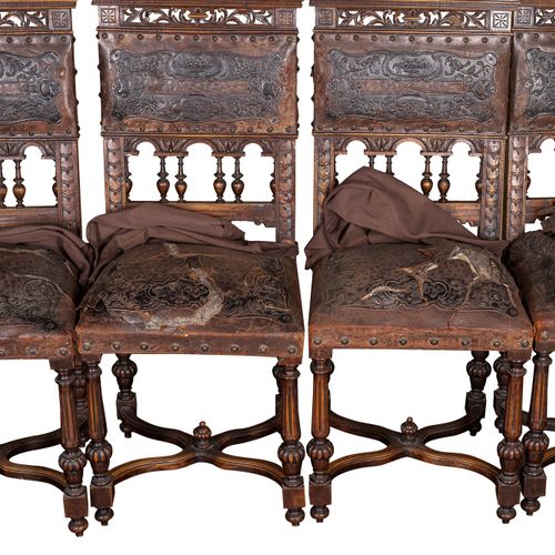 Dining room Renaissance taste, in carved walnut, composed of: 12 chairs, many in&hellip;