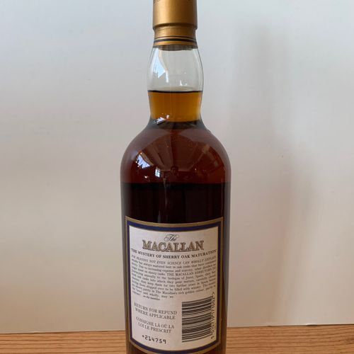 1 B whisky de malta The Macallan, destilado en 1984, 18 años, barricas de roble &hellip;