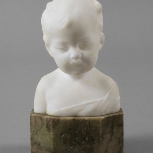 Null 
婴儿半身像雪花石膏 
约1900年，背面标有Pr.Eppler的字样，一个穿着精致衣裳的呆萌男孩的肩部作品，放在一个切面为绿色的大理石底座上，高15&hellip;