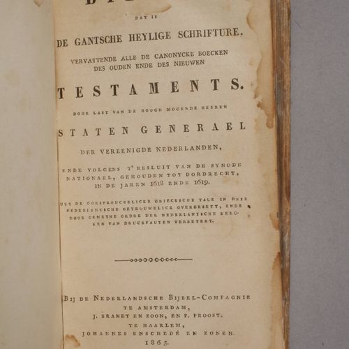 Null 
Quatre bibles néerlandaises
toutes début 19e siècle, format cl. 8°, tranch&hellip;