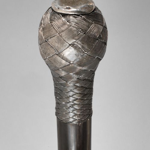 Null 
Bastón de plata
Principios del siglo XX, pomo esférico relleno, decorado c&hellip;